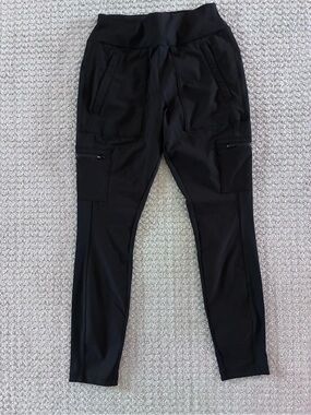 Athleta Headlands Hybrid Cargo  Pants with Zippered Pockets